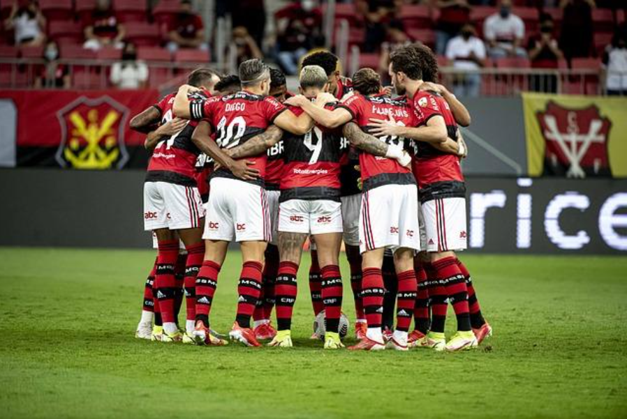 Os 10 maiores jogadores da história do Flamengo - ESPORTE - Br